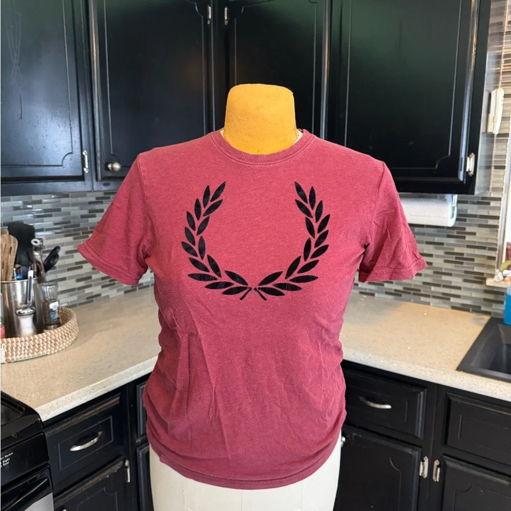 Fred Perry T-Shirt with Black velvet flocked Laurel Wreath Design - Picture 1 of 5